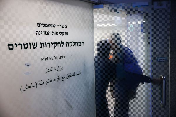 מסה כבדה של תמיהות מהימים הראשונים [צילום: חיים גולדברג/פלאש 90]