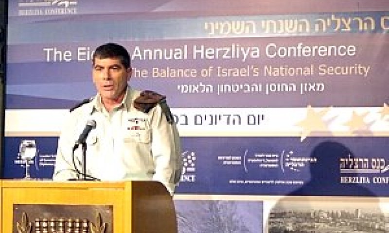 אשכנזי. האיום על העורף גובר[צילום: אורי פורת]