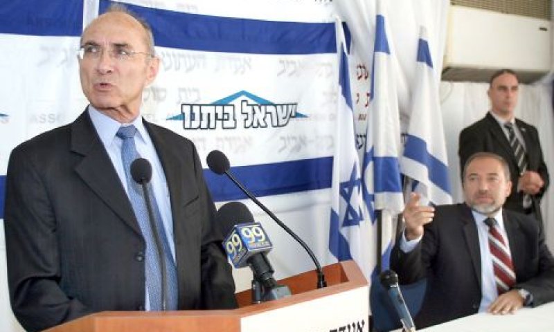 עוזי לנדאו ואביגדור ליברמן