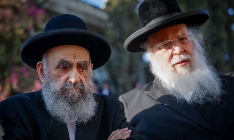 חרדים חוסמים כביש בירושלים אתמול [צילום: יונתן זינדל/פלאש 90]