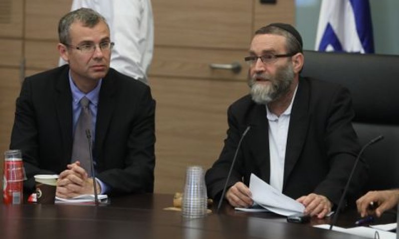 משה גפני, יריב לוין בוועדת הכספים [צילום: דוברות הכנסת]