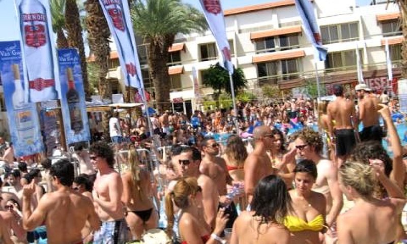 צעירים מחפשים נופש, מסיבות וים [צילום: ישראל דואני]
