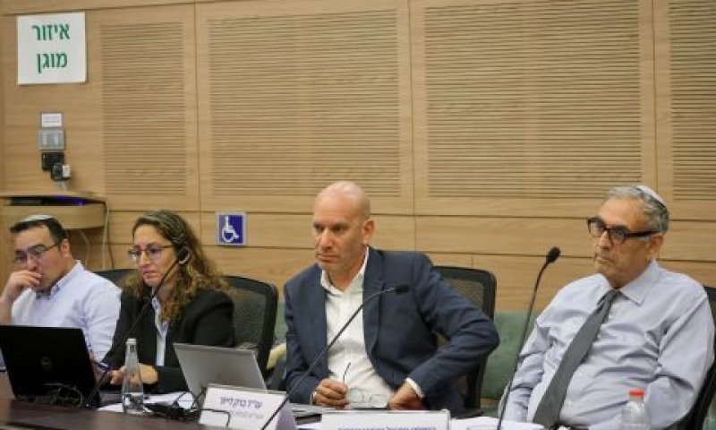 מיכאל שפיצר וברק לייזר [צילום: נועם מושקוביץ/דוברות הכנסת]