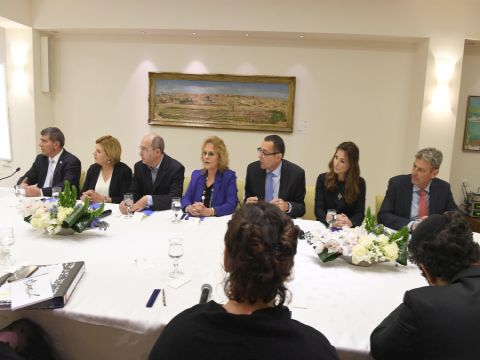 גישת סיעת כחול לבן עם נשיא המדינה ראובן (רובי) ריבלין [צילום: מארק ניימן/ לע"מ]