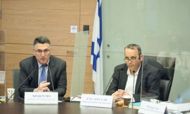 סער בוועדה. "החוק אינו משפיע על דמות פוליטית כזו או אחרת" [צילום: דני שם-טוב, דוברות הכנסת]