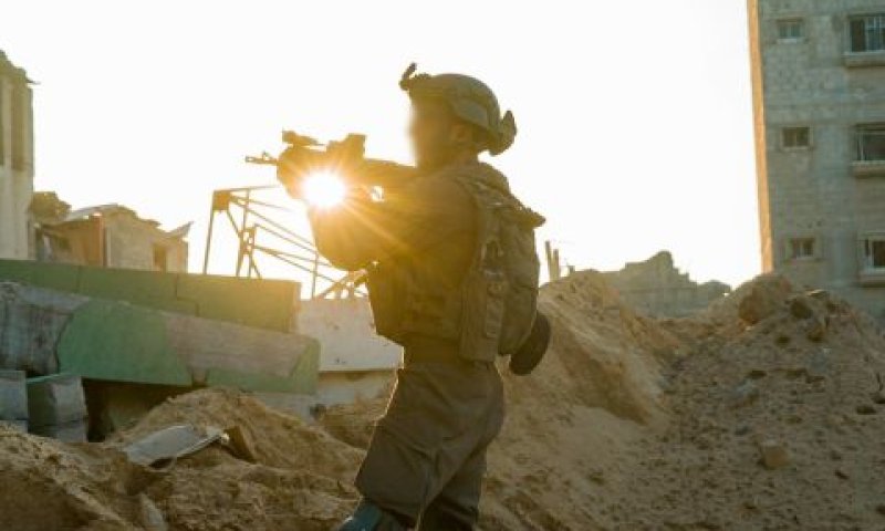 חייל במהלך הלחימה [צילום: דובר צה''ל]