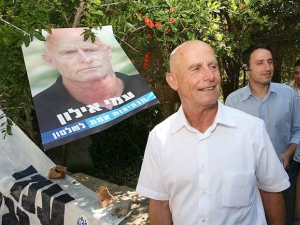 עמי אילון. ברק ניצח בסקרים
