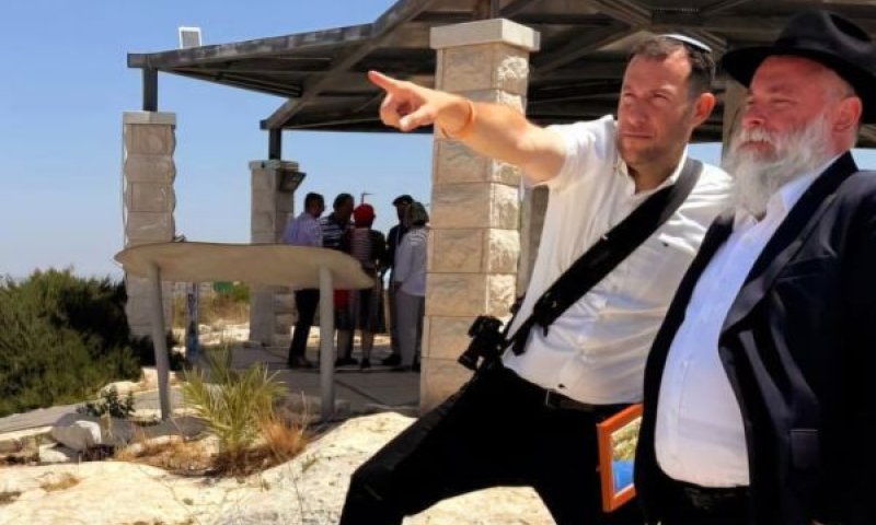 הרב יונתן מרקוביץ ויוסי דגן [צילום: רועי חדי]