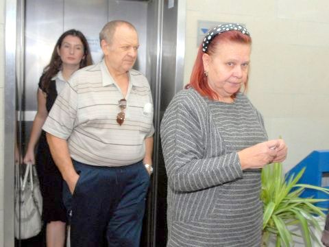הוריו של קרליק. קיבלו את פניו [צילום: פלאש 90]