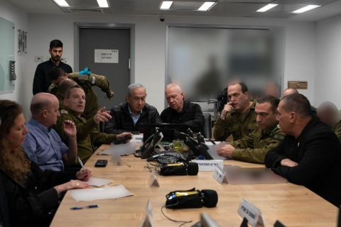 נתניהו וגלנט, יחד עם צמרת צה"ל [צילום: אריאל חרמוני, משרד הביטחון]