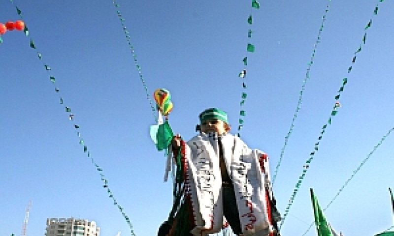 תינוק בעצרת תמיכה של חמאס [צילום: פלאש 90]