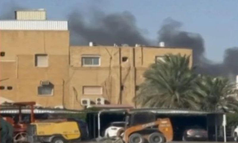 פגיעה בשגרירות ארה"ב בכווית [צילום: רשתות חברתיות לפי סעיף 27א' לחוק זכויות יוצרים]