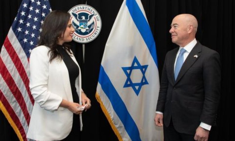 השר לביטחון המולדת, אלחנדרו מיורקס עם השרה שקד [צילום: שמוליק עלמני]