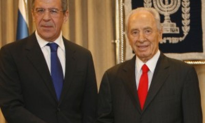 השניא פרס ושר החוץ הרוסי לברוב [צילום: פלאש 90]