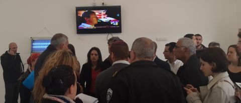 טלוויזיה במתקן השהייה עם 12 ערוצים [צילום: טל בנש]