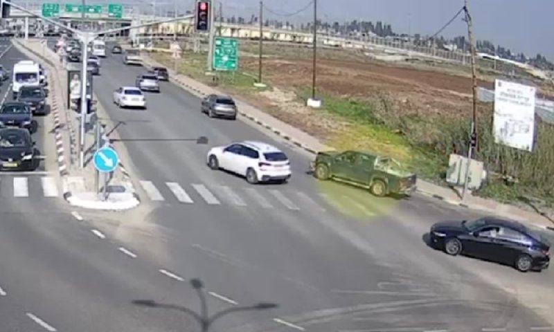 הרכב שבאמצעותו דרס אבו אל ארוב את שמשון מרדכי ז"ל ואת אביב מאור ז"ל [צילום: משטרת ישראל]
