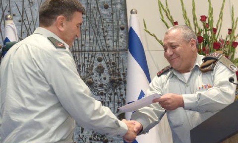 הרמטכ"ל איזנקוט עם תא"ל הרשקוביץ [צילום: מארק ניימן/לע"מ]