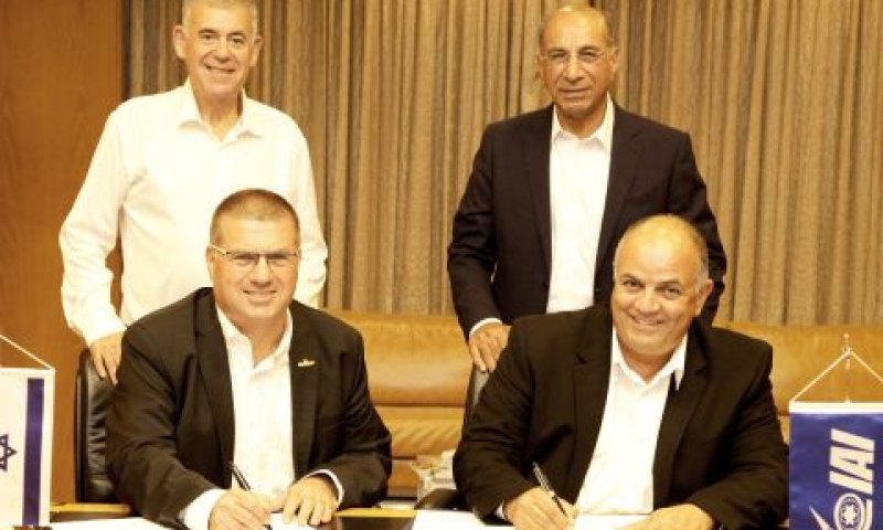 יו"ר מספנות ישראל סמי קצב, סמנכ"ל התעשייה האווירית ומנכ"ל אלתא יואב תורג'מן, מנכ"ל התעשייה האווירית בועז לוי, מנכ"ל מספנות ישראל איתן צוקר [צילום: תעשיה אוירית]