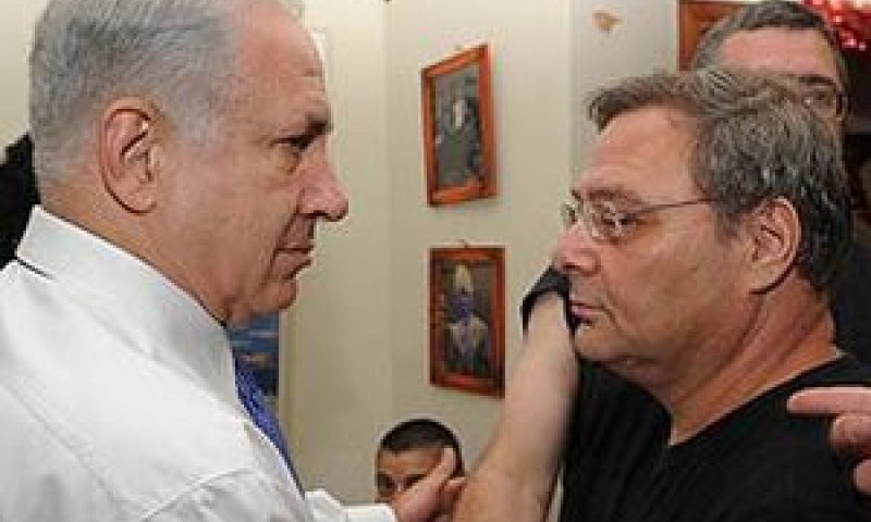 בנימין נתניהו בבית האגודה ההומו-לסבית [צילום: לע"מ]