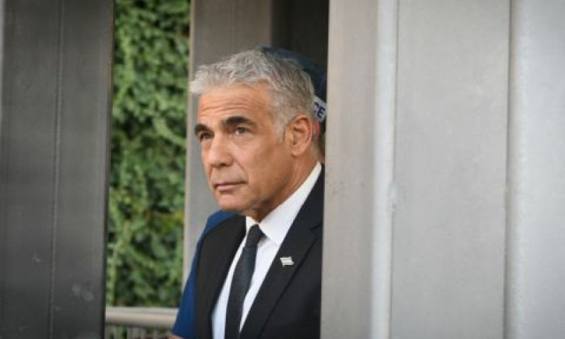לפיד. יישן עם ליהיא בבלפור [צילום: אריה לייב אברמס/פלאש 90]