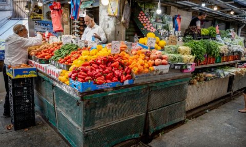 משווקת תוצרת חקלאית [צילום אילוסטרציה: נתי שוחט, פלאש 90]