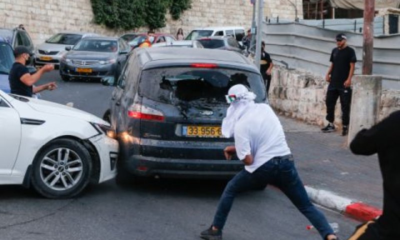 ערבים תוקפים רכב עם יהודים במזרח ירושלים [צילום: ג'מאל עוואד/פלאש 90]