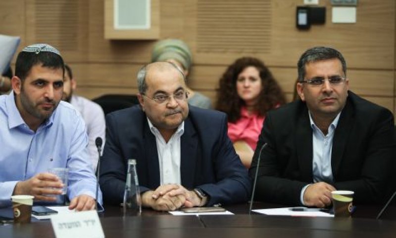 אופיר סופר, אחמד טיבי ושלמה קרעי [צילום: נועם ריבקין פנטון/פלאש 90]