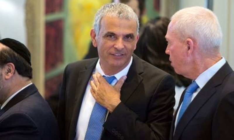 גלנט וכחלון. למי להאמין? [צילום: יונתן זינדל/פלאש 90]