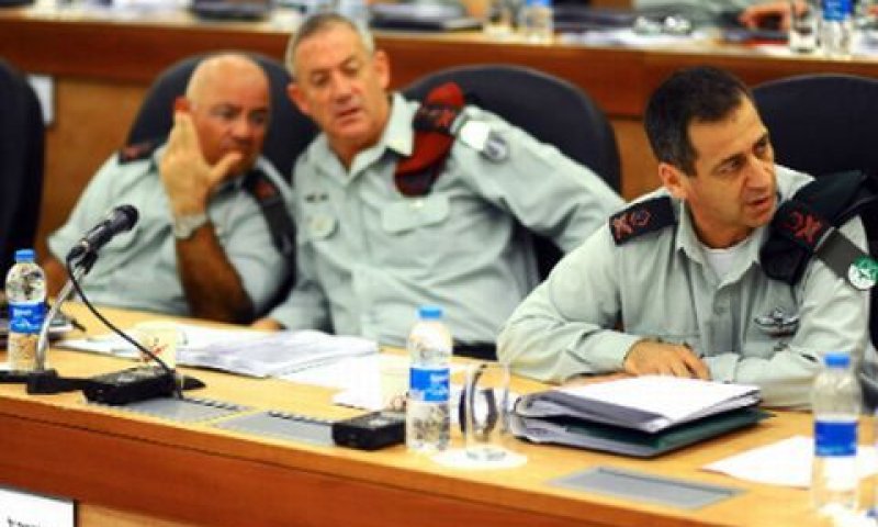אביב כוכבי, בגני גנץ ויאיר נוה בסקירת אמ"ן השבוע [צילום: דו"צ]