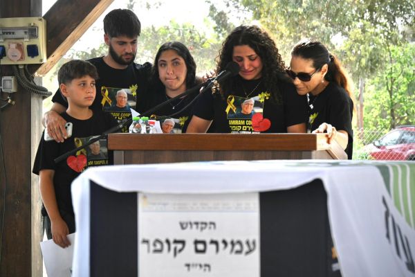 גלי נוחומוביץ, נכדתו של עמירם קופר [צילום: אוריאל אבן ספיר]