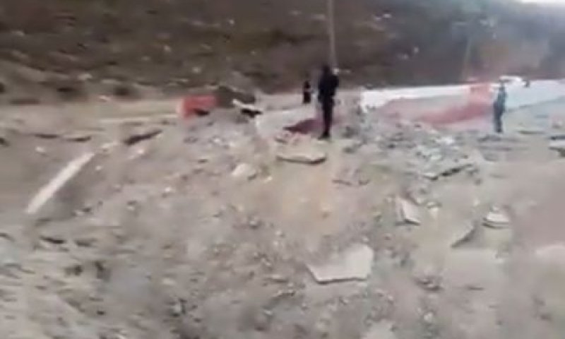 מטוסי קרב הרסו כביש דמשק-לבנון [לפי סעיף 27א' לחוק זכויות יוצרים]