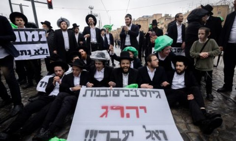 שעות אחרונות להגשת התגובה [צילום: יונתן זינדל, פלאש 90]