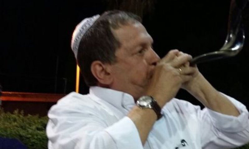 ישראלי. "יש גם תושבים בארץ הזו"
