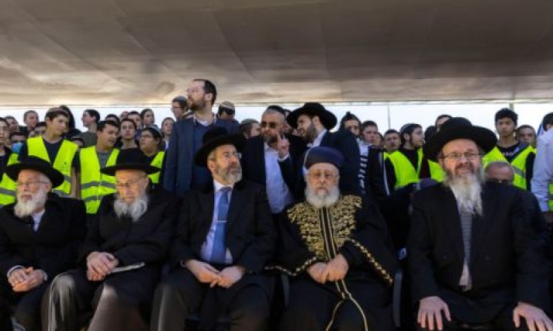 הרבנים מיכה הלוי, יצחק יוסף, דוד לאו וצבי טאו [צילום: אוליביה פיטוסי/פלאש 90]