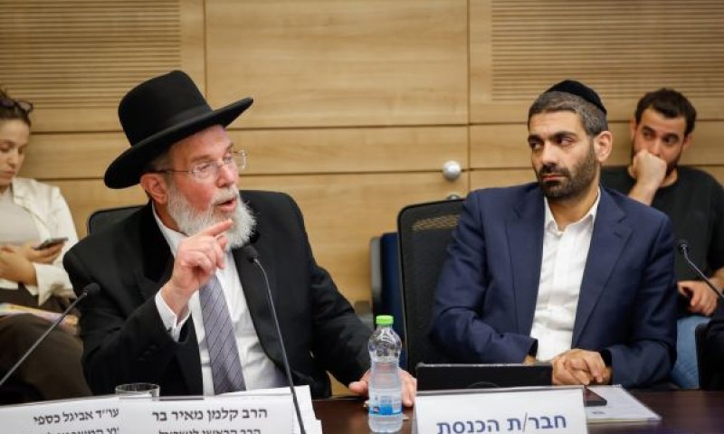 מיכאל מלכיאלי, הרב קלמן בר. מסעדנים ומלונות מזהירים מעלויות [צילום: נועם מושקוביץ/דוברות הכנסת]