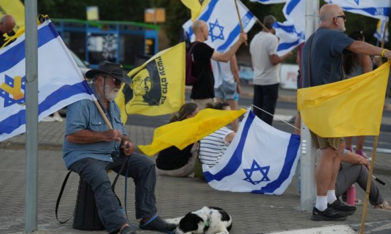 מפגינים בצומת הגומא [צילום: אייל מרגולין/פלאש 90]