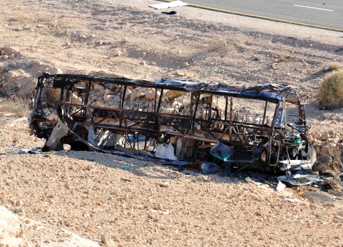שרידי האוטובוס השני שנפגע [צילום: אריאל חרמוני, משרד הביטחון]