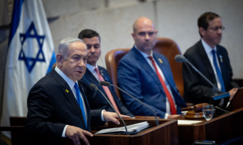 נתניהו במליאה. "ההיסטוריה תזכור מי שענמד לצד ישראל" [צילום: יונתן זינדל/פלאש 90]