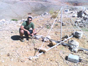 סטודנט יובל ראובני עם אנטנה VLF