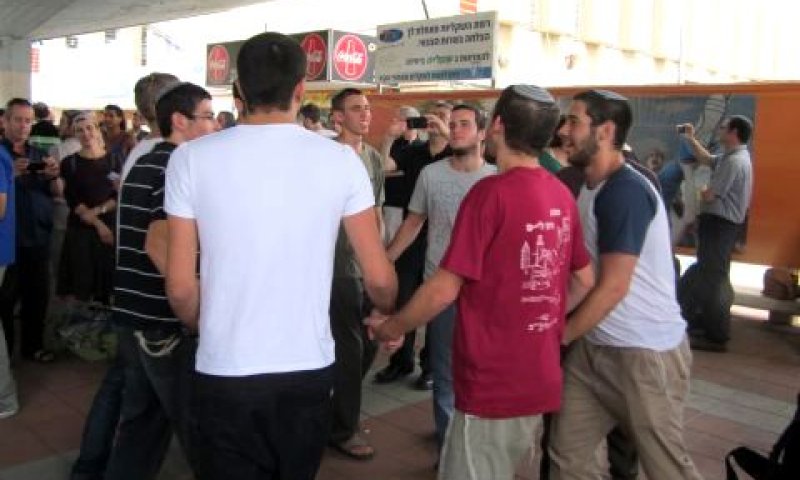 לפני שרשרת החיול