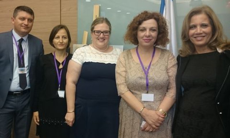 צילום משותף אחרי הדיון