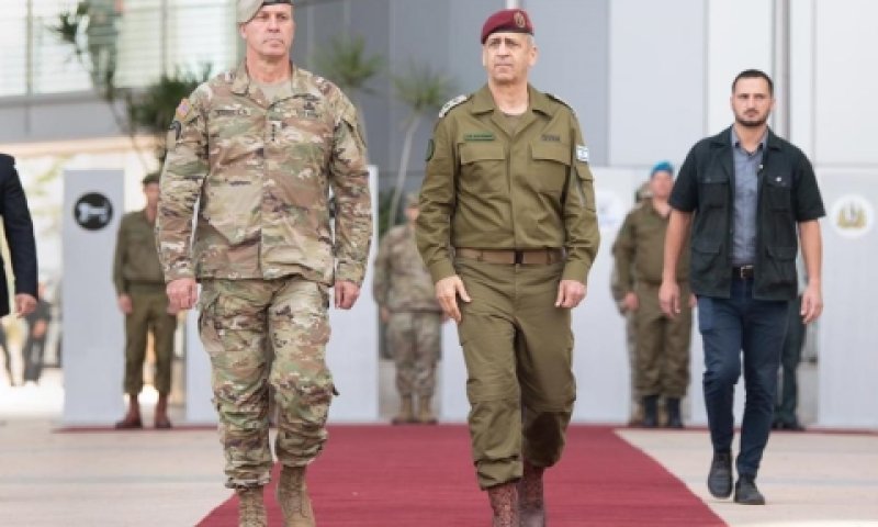הרמטכ"ל כוכבי והגנרל קורילה [צילום: דובר צה"ל]