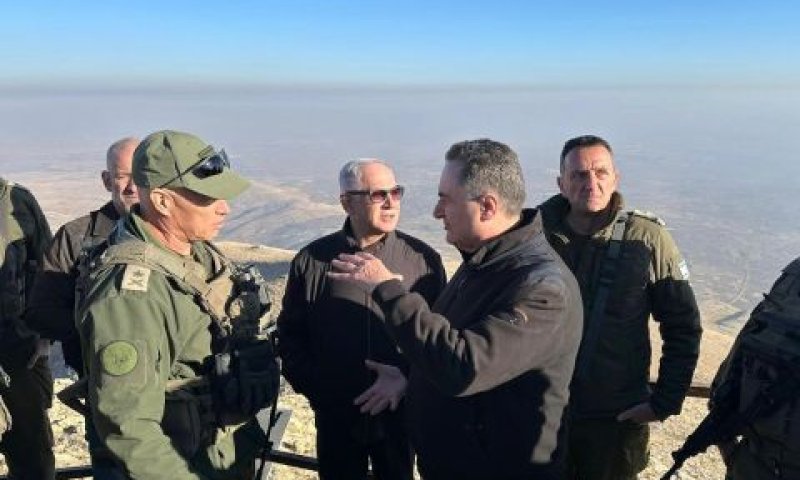 נתניהו אתמול בחרמון [צילום: תקשורת שר הביטחון]