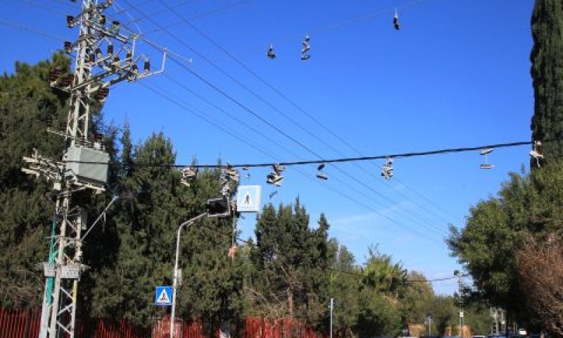 נעלים על כבלים. מיתוס ומנהג [צילום: יוסי וייס]