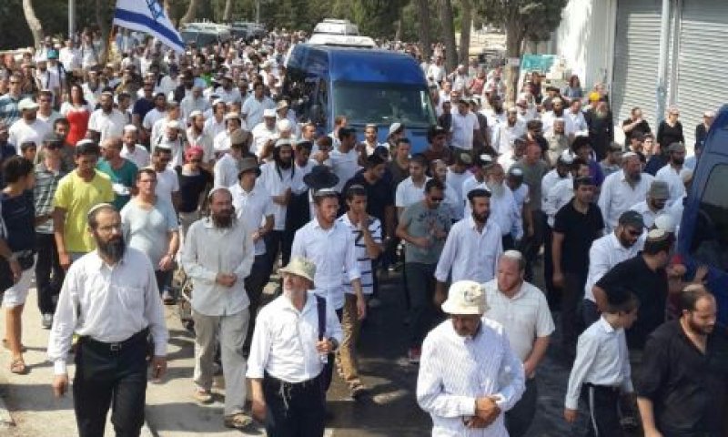 יתום בן 9 קרא קדיש [צילום: דוברות הישוב נריה]