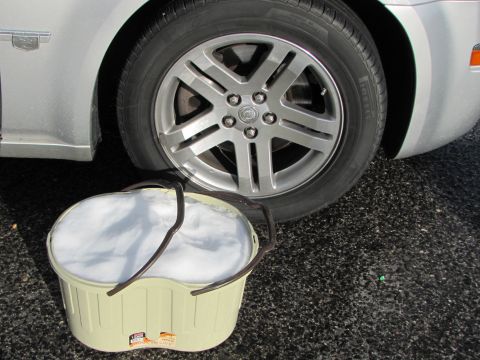 מזכרת לבית מהשלג בחרמון שלקחו מבקרים [צילום: שמרית טסה]