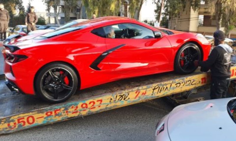 עיקול רכבי יוקרה לחיייב מס בנצרת [צילום: משטרת ישראל]