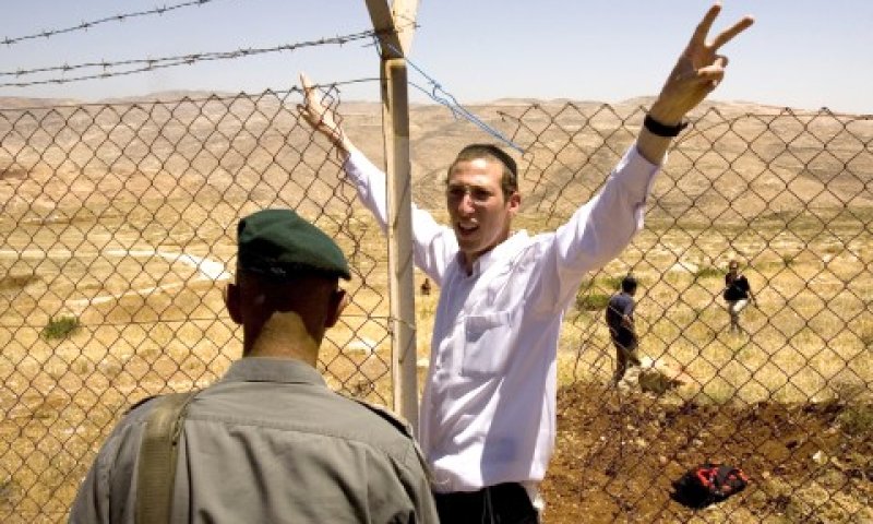מתכוננים למאבק אלים [ארכיון: פלאש 90]
