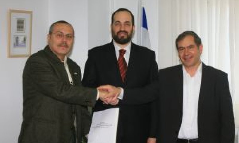 מרדכי מרדכי (מימין) עם שר התקשורת היוצא אריאל אטיאס [צילום: ששון תירם]