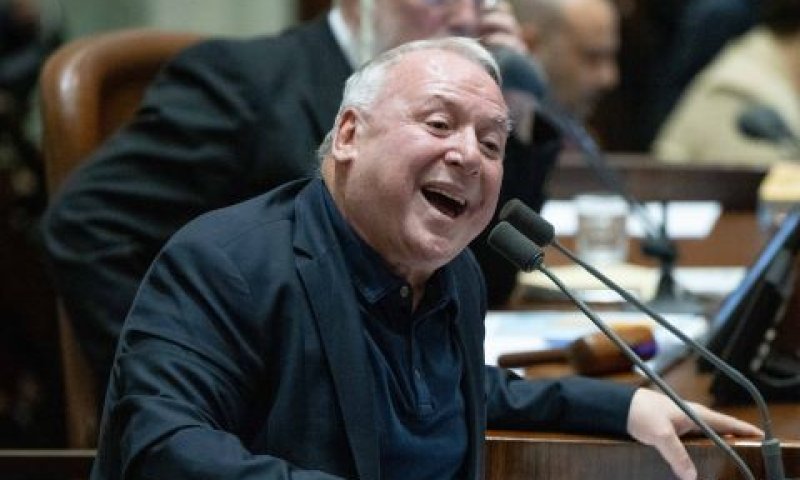 אמסלם. מתגולל על השמאל ומיארה [צילום: יונתן זינדל/פלאש 90]